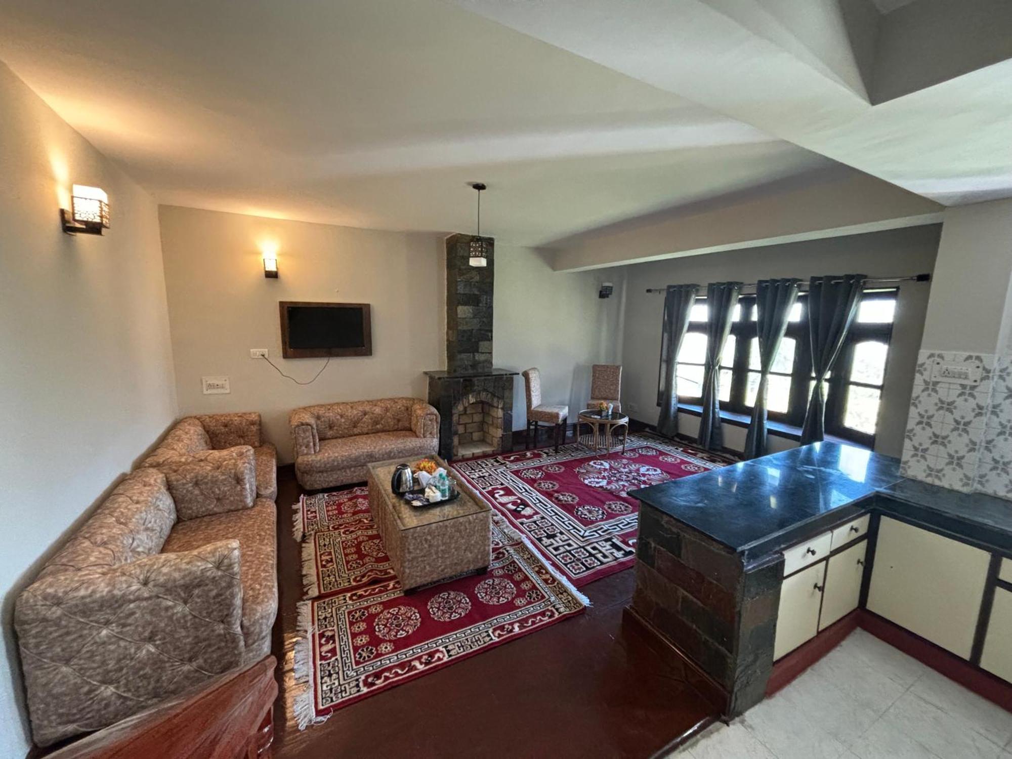 Kumaon Roop Resort Near Kainchi Dham Nainital Ngoại thất bức ảnh