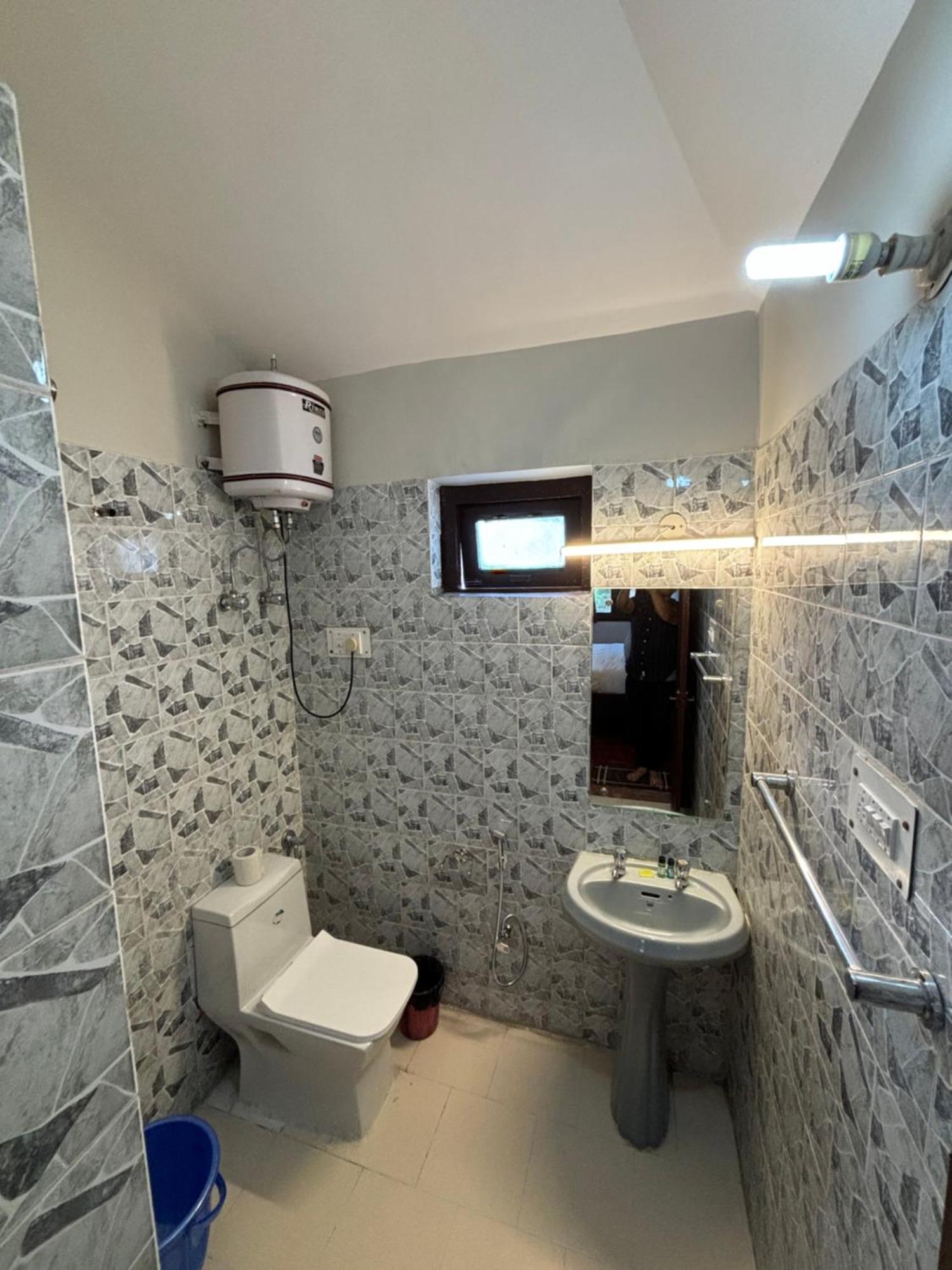 Kumaon Roop Resort Near Kainchi Dham Nainital Ngoại thất bức ảnh