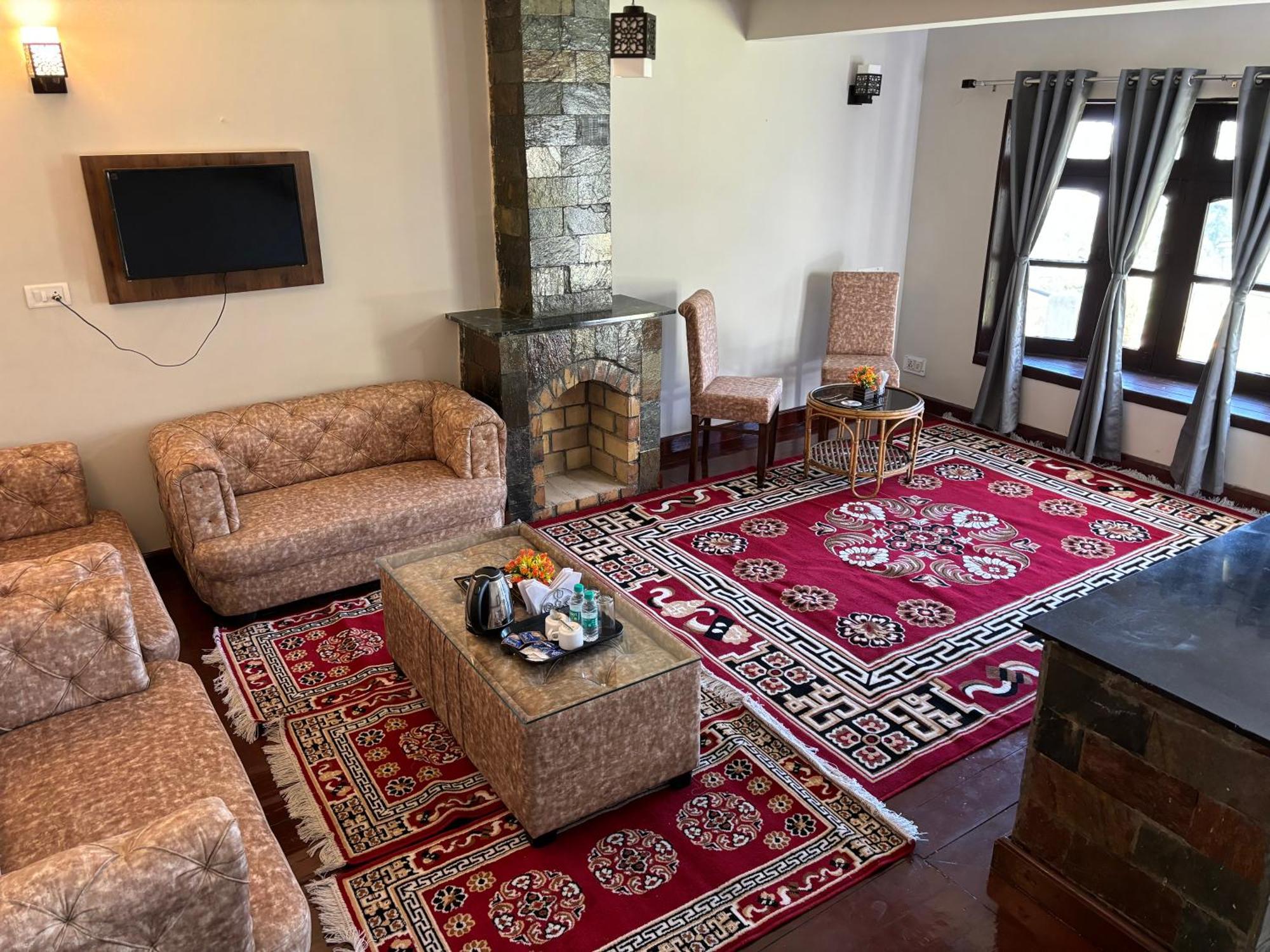 Kumaon Roop Resort Near Kainchi Dham Nainital Ngoại thất bức ảnh